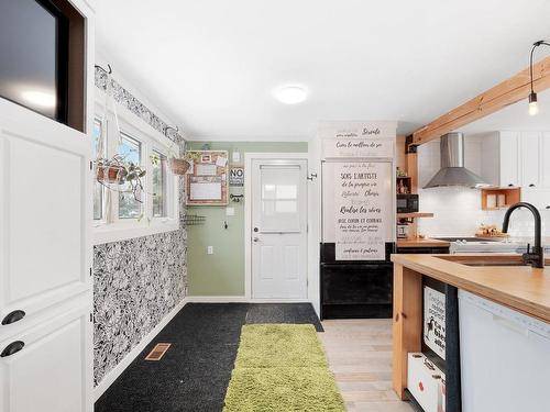 Vue - 1298 Rue Berthier, Chambly, QC - Indoor Photo Showing Kitchen