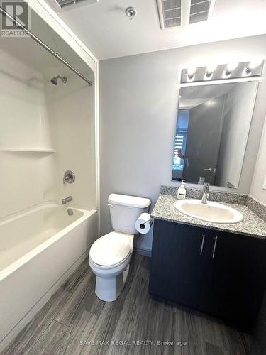 606 - 275 Larch Street, Waterloo, ON - Indoor Photo Showing Bathroom