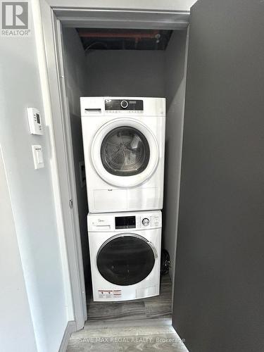 606 - 275 Larch Street, Waterloo, ON - Indoor Photo Showing Laundry Room