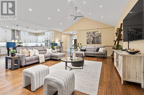 1682 Heathside Crescent, Pickering, ON - Indoor Photo Showing Living Room