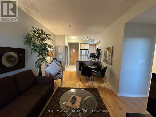 4902 - 65 Bremner Boulevard, Toronto, ON - Indoor Photo Showing Living Room