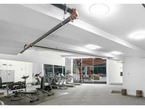 5Xx 9689 140 Street, Surrey, BC - Indoor Photo Showing Gym Room