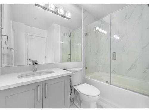 5Xx 9689 140 Street, Surrey, BC - Indoor Photo Showing Bathroom