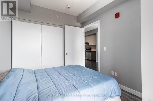 B414 - 5240 Dundas Street, Burlington, ON - Indoor Photo Showing Bedroom