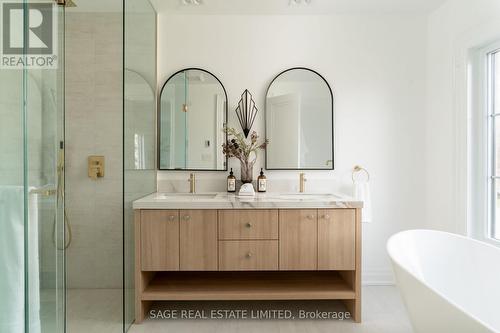 844 Ninth Street, Mississauga, ON - Indoor Photo Showing Bathroom