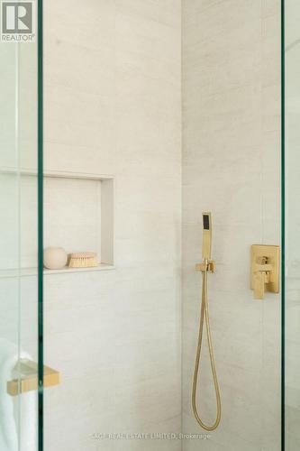 844 Ninth Street, Mississauga, ON - Indoor Photo Showing Bathroom