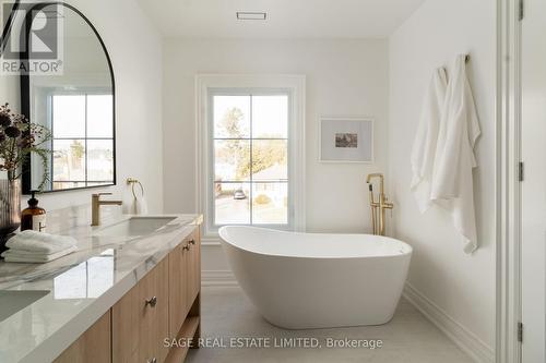 844 Ninth Street, Mississauga, ON - Indoor Photo Showing Bathroom