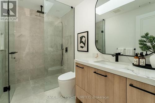 844 Ninth Street, Mississauga, ON - Indoor Photo Showing Bathroom