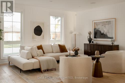 844 Ninth Street, Mississauga, ON - Indoor Photo Showing Living Room