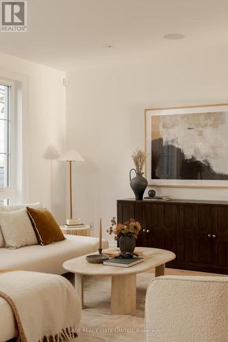 844 Ninth Street, Mississauga, ON - Indoor Photo Showing Living Room