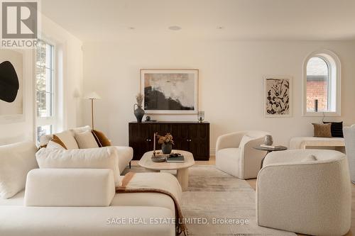 844 Ninth Street, Mississauga, ON - Indoor Photo Showing Living Room