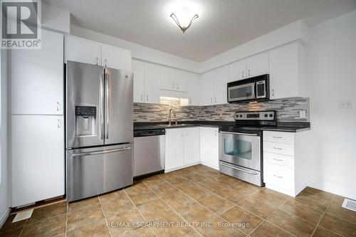 284 Sophia Crescent, Kitchener, ON - Indoor Photo Showing Kitchen