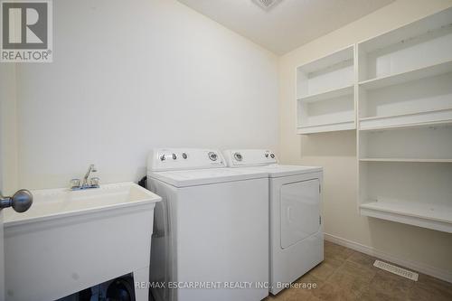 284 Sophia Crescent, Kitchener, ON - Indoor Photo Showing Laundry Room