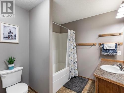 17 Skookum Drive, Whitehorse, YT - Indoor Photo Showing Bathroom