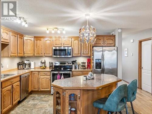 17 Skookum Drive, Whitehorse, YT - Indoor Photo Showing Kitchen