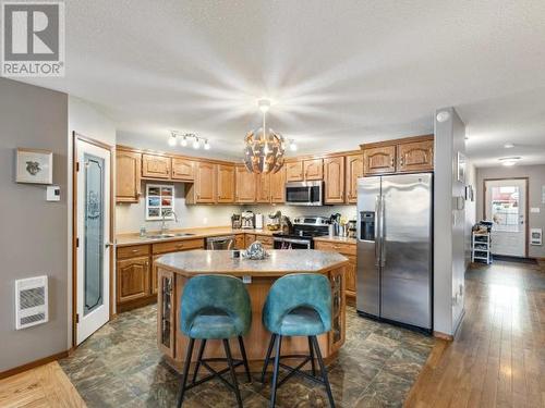 17 Skookum Drive, Whitehorse, YT - Indoor Photo Showing Kitchen