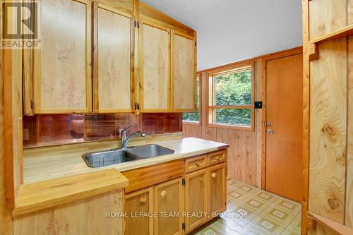 157 Anna Avenue, Ottawa, ON - Indoor Photo Showing Kitchen With Double Sink