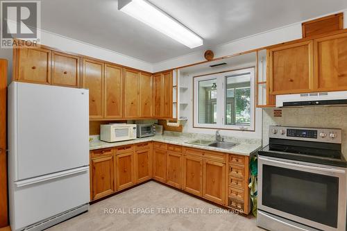 157 Anna Avenue, Ottawa, ON - Indoor Photo Showing Kitchen With Double Sink