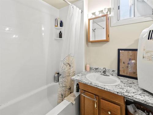 909 Mcmillan Avenue, Winnipeg, MB - Indoor Photo Showing Bathroom