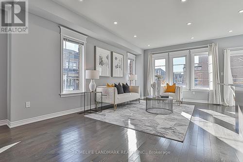 35 Thornapple Lane, Richmond Hill, ON - Indoor Photo Showing Living Room