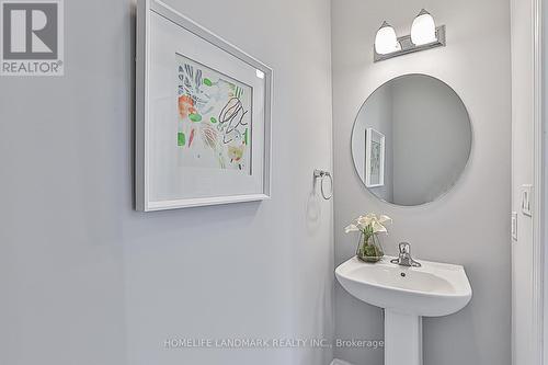 35 Thornapple Lane, Richmond Hill, ON - Indoor Photo Showing Bathroom