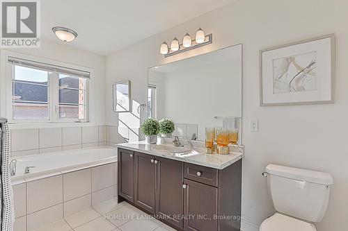 35 Thornapple Lane, Richmond Hill, ON - Indoor Photo Showing Bathroom