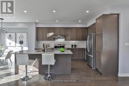 35 Thornapple Lane, Richmond Hill, ON - Indoor Photo Showing Kitchen With Upgraded Kitchen