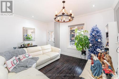 310 Silverthorn Avenue, Toronto, ON - Indoor Photo Showing Living Room