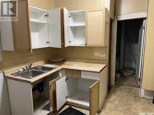 1457 Cameron Street, Regina, SK - Indoor Photo Showing Kitchen With Double Sink