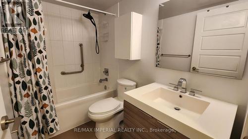 515 - 318 Richmond Street W, Toronto, ON - Indoor Photo Showing Bathroom