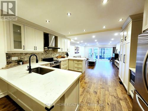 273 Davisville Avenue, Toronto, ON - Indoor Photo Showing Kitchen With Upgraded Kitchen