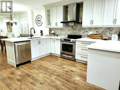 273 Davisville Avenue, Toronto, ON - Indoor Photo Showing Kitchen With Upgraded Kitchen