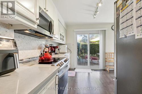 58 Broadpath Road, Toronto, ON - Indoor Photo Showing Kitchen