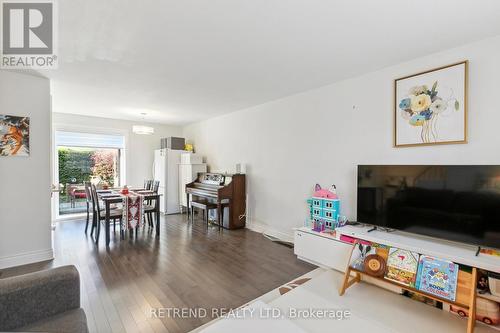 58 Broadpath Road, Toronto, ON - Indoor Photo Showing Living Room