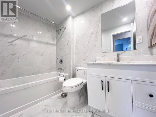 2F & 3F - 544 Eglinton Avenue W, Toronto, ON - Indoor Photo Showing Bathroom