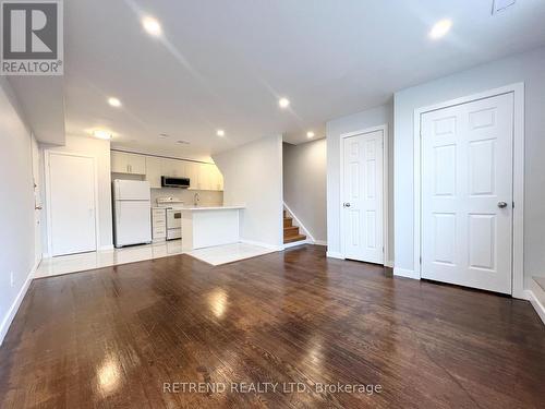 2F & 3F - 544 Eglinton Avenue W, Toronto, ON - Indoor Photo Showing Kitchen