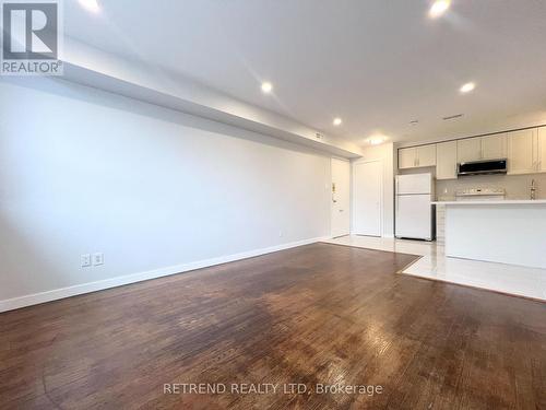 2F & 3F - 544 Eglinton Avenue W, Toronto, ON - Indoor Photo Showing Kitchen