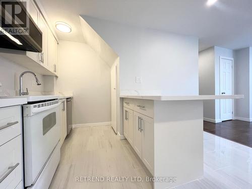 2F & 3F - 544 Eglinton Avenue W, Toronto, ON - Indoor Photo Showing Kitchen