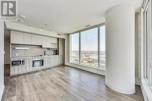 3703 - 898 Portage Parkway, Vaughan, ON - Indoor Photo Showing Kitchen