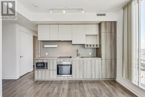 3703 - 898 Portage Parkway, Vaughan, ON - Indoor Photo Showing Kitchen