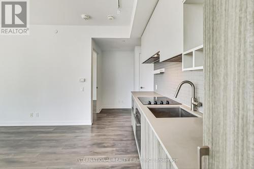 3703 - 898 Portage Parkway, Vaughan, ON - Indoor Photo Showing Kitchen