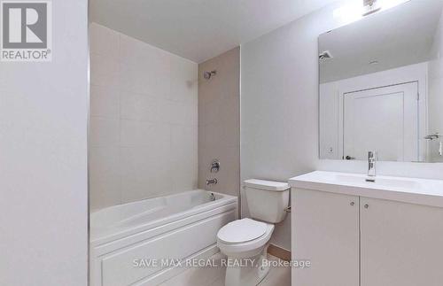 413 - 2550 Simcoe Street N, Oshawa, ON - Indoor Photo Showing Bathroom