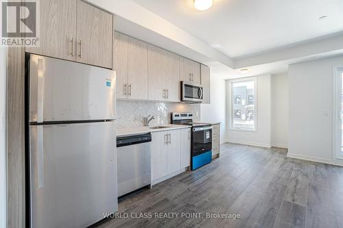 03 - 3429 Ridgeway Drive, Mississauga, ON - Indoor Photo Showing Kitchen With Stainless Steel Kitchen With Upgraded Kitchen