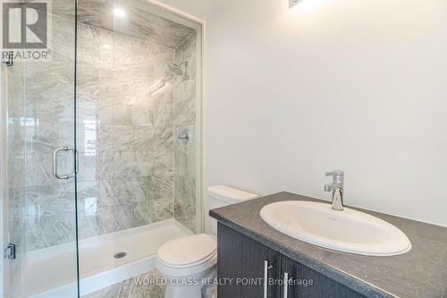 03 - 3429 Ridgeway Drive, Mississauga, ON - Indoor Photo Showing Bathroom