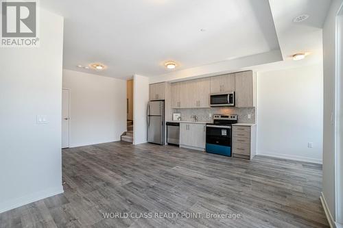 03 - 3429 Ridgeway Drive, Mississauga, ON - Indoor Photo Showing Kitchen