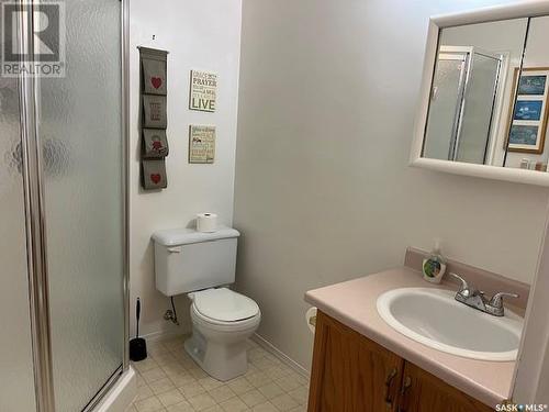 101 102 1St Avenue, Caronport, SK - Indoor Photo Showing Bathroom