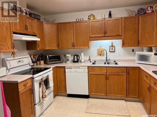 101 102 1St Avenue, Caronport, SK - Indoor Photo Showing Kitchen With Double Sink