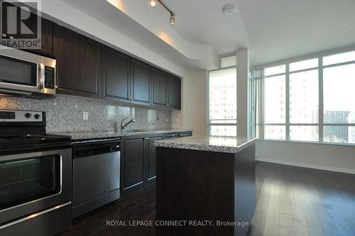 703 - 215 Fort York Boulevard, Toronto, ON - Indoor Photo Showing Kitchen With Upgraded Kitchen