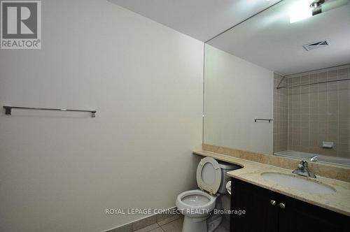 703 - 215 Fort York Boulevard, Toronto, ON - Indoor Photo Showing Bathroom