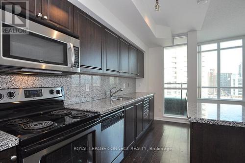 703 - 215 Fort York Boulevard, Toronto, ON - Indoor Photo Showing Kitchen